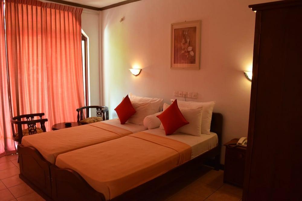 Hotel Lagoon Paradise Negombo Kültér fotó