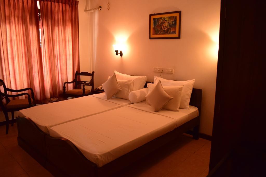 Hotel Lagoon Paradise Negombo Szoba fotó