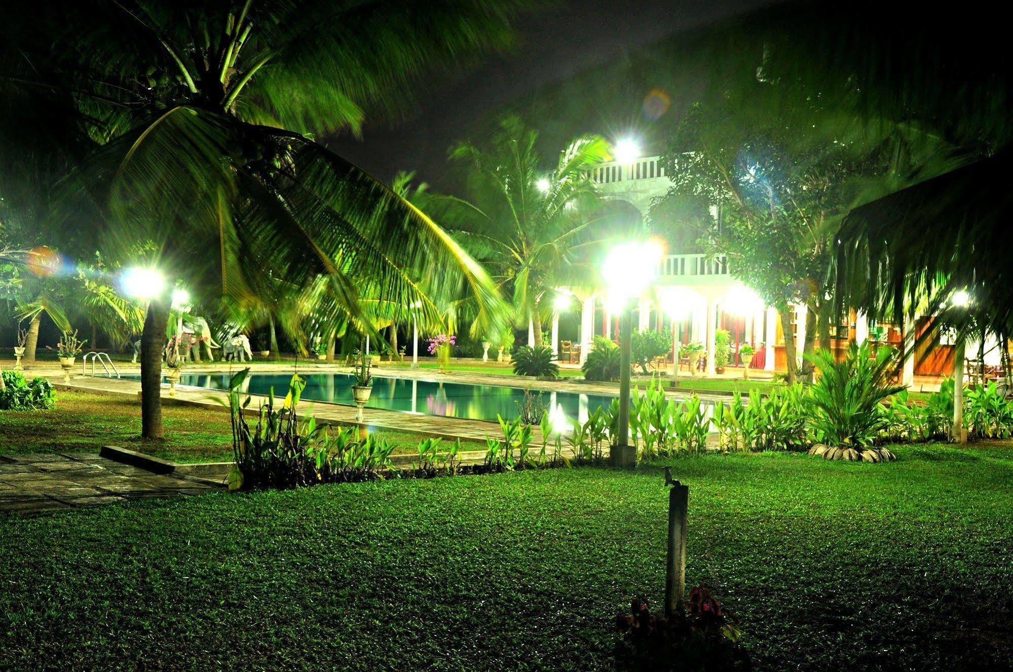 Hotel Lagoon Paradise Negombo Kültér fotó