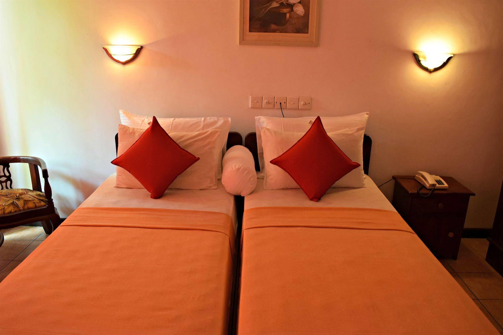 Hotel Lagoon Paradise Negombo Kültér fotó