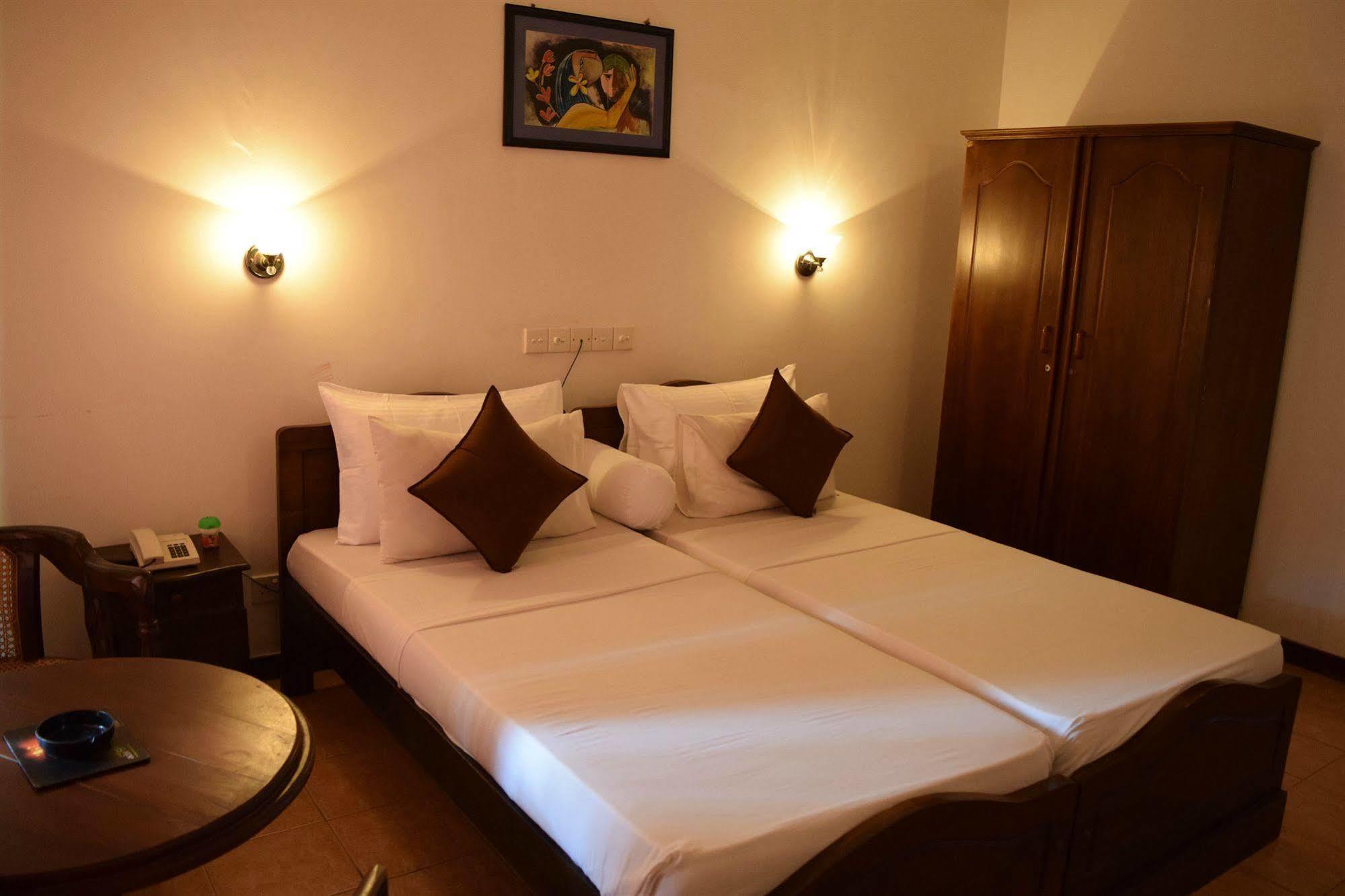 Hotel Lagoon Paradise Negombo Kültér fotó