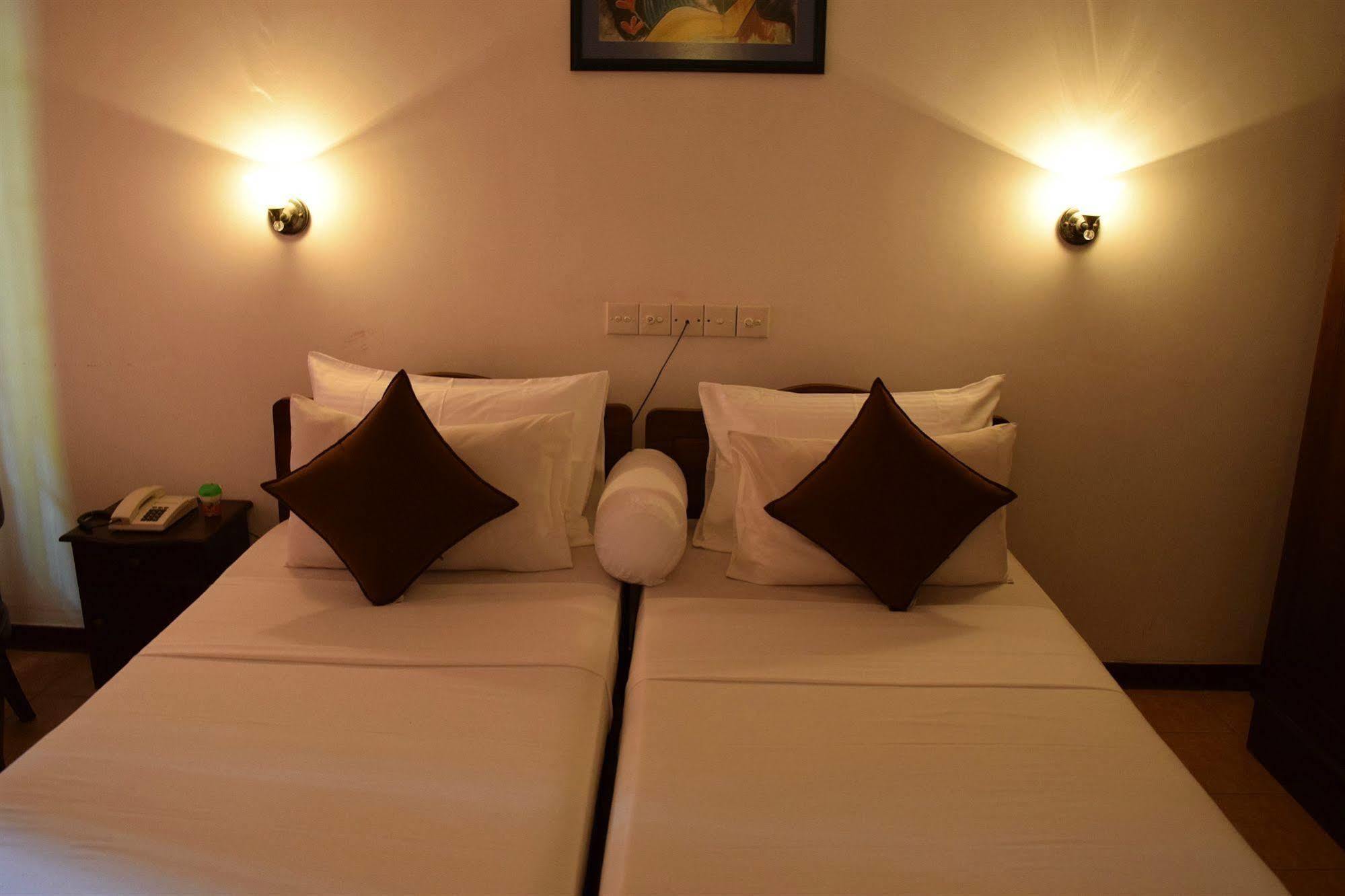 Hotel Lagoon Paradise Negombo Kültér fotó