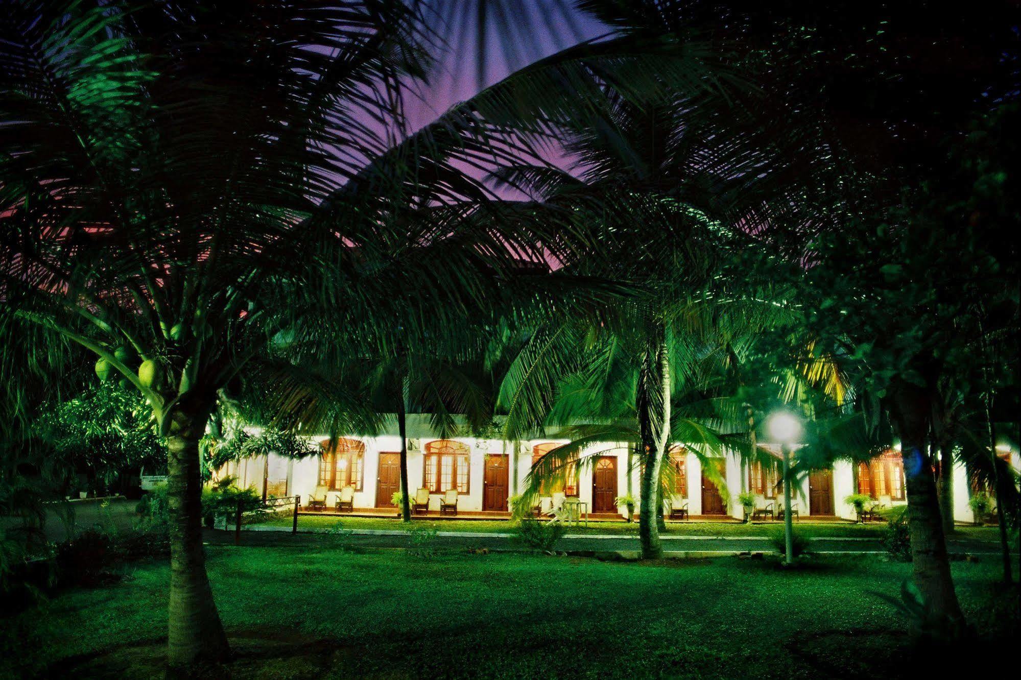Hotel Lagoon Paradise Negombo Kültér fotó
