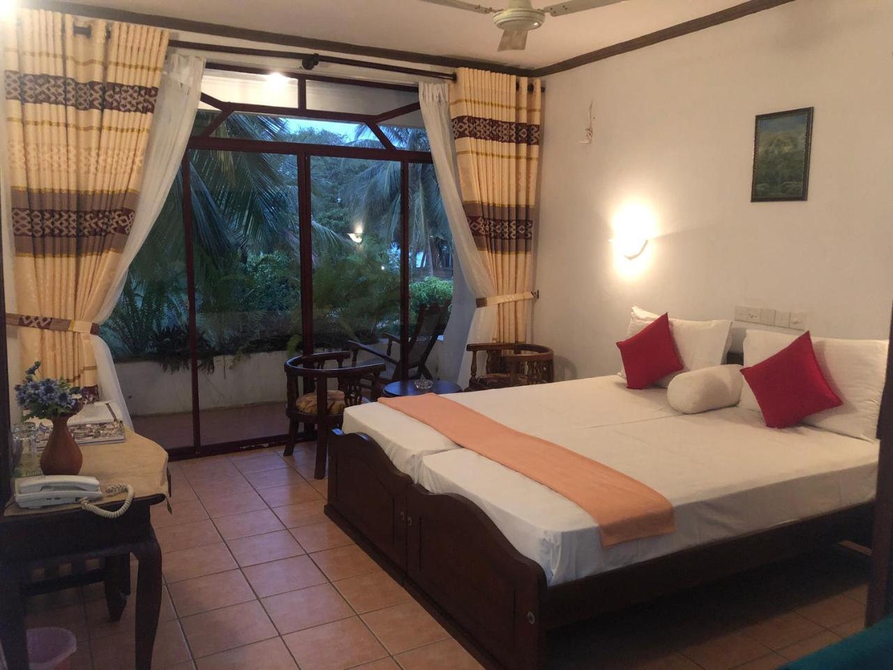 Hotel Lagoon Paradise Negombo Kültér fotó